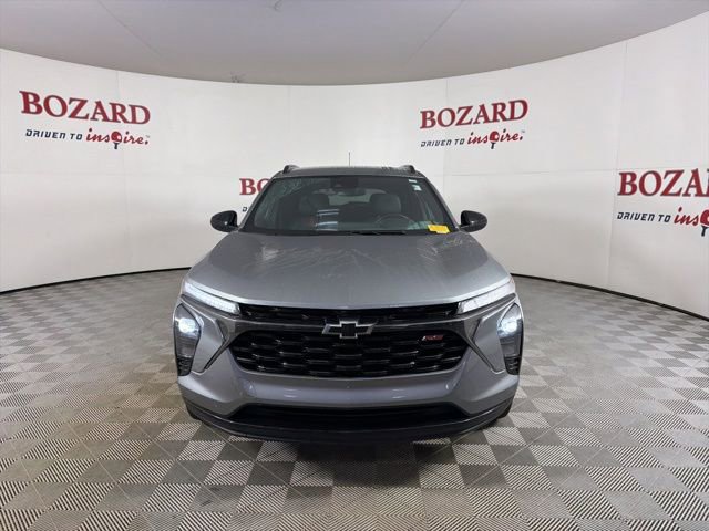 Used 2024 Chevrolet Trax RS w/ Driver Confidence Package FWD image 2