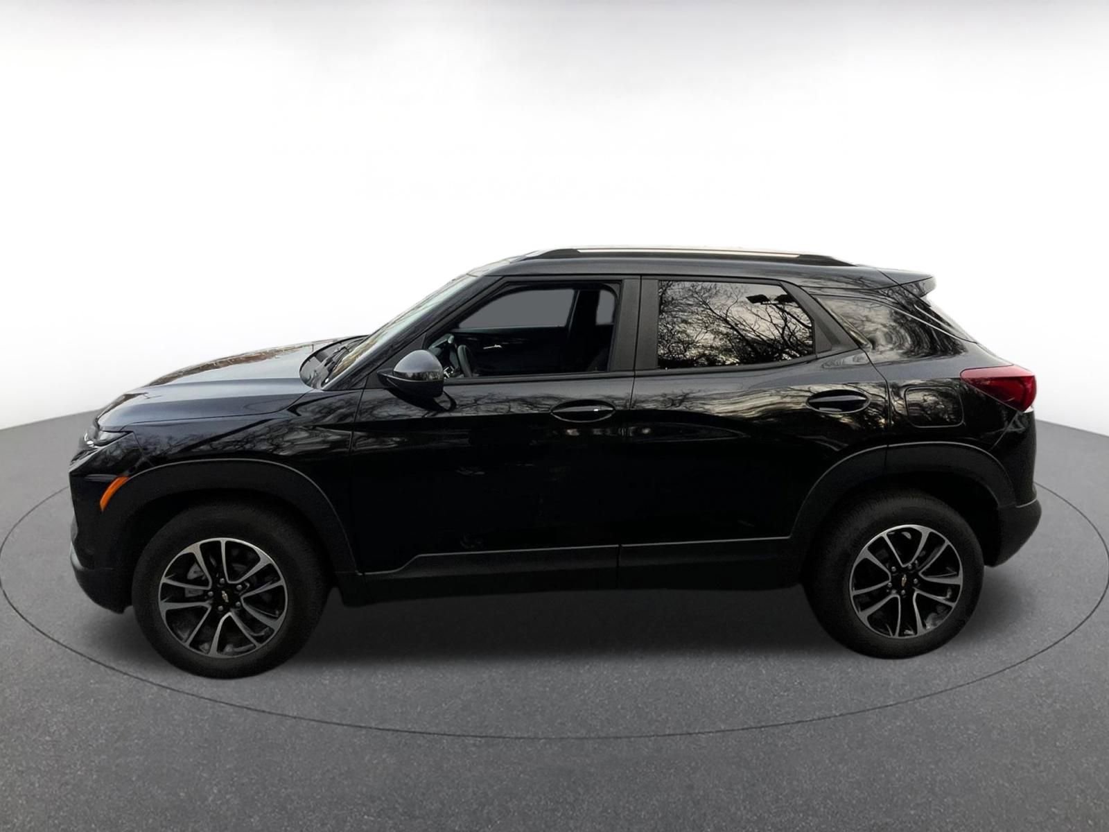 Used 2025 Chevrolet Trax LT image 6