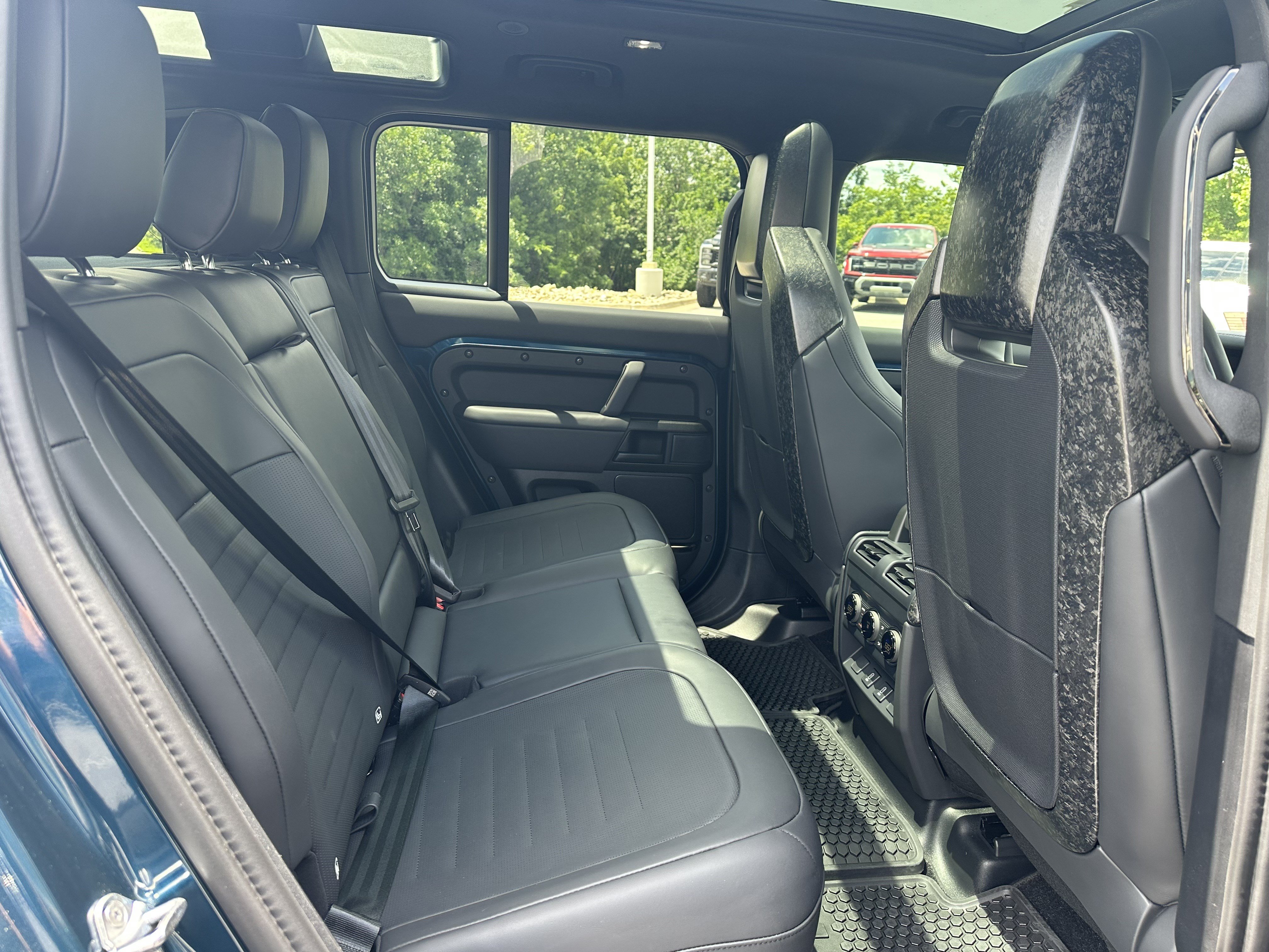 Used 2026 Land Rover Defender 110 OCTA AWD/4WD image 28