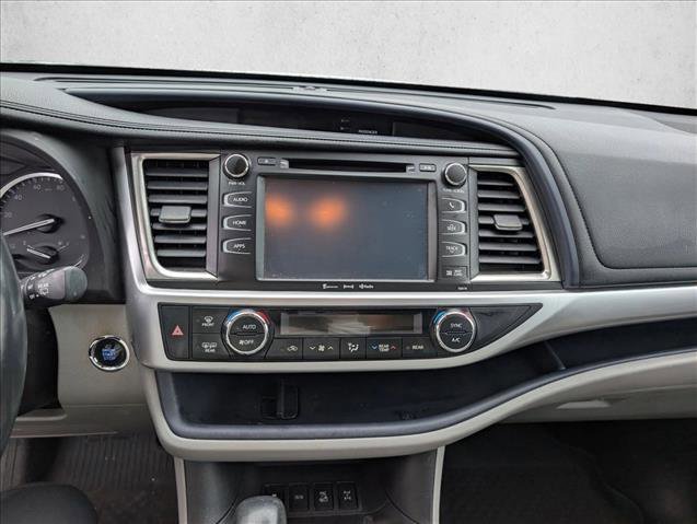 Used 2017 Toyota Highlander XLE image 12