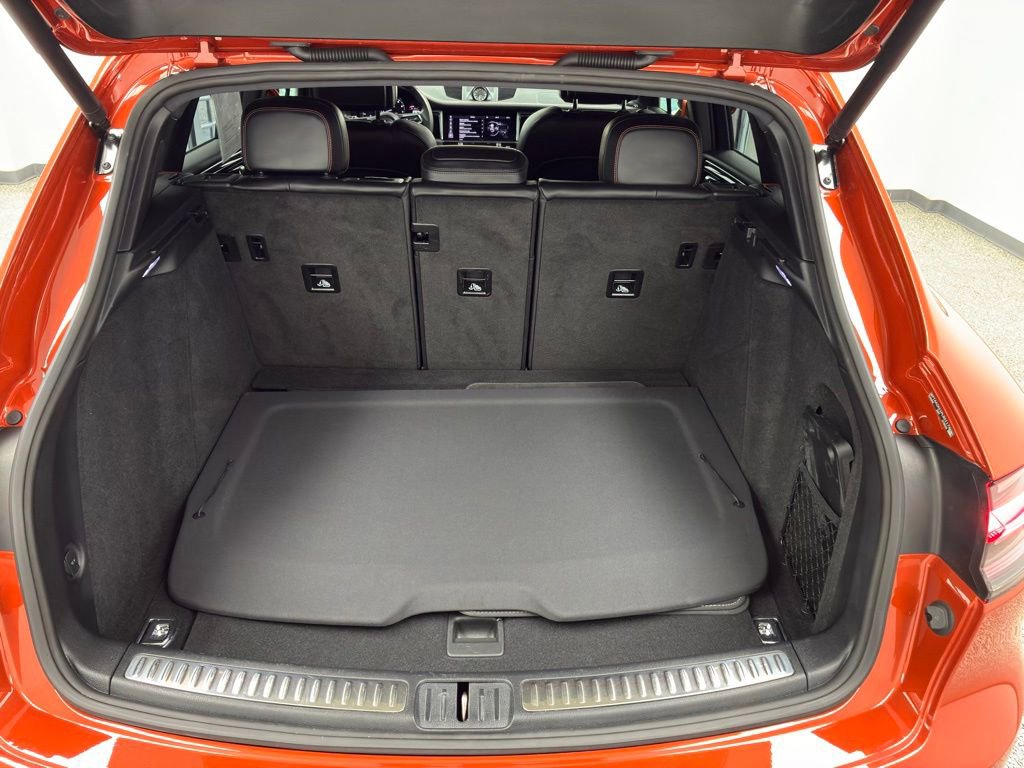 Used 2023 Porsche Macan w/ Premium Package Plus image 41