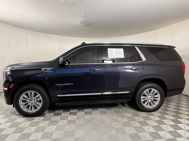 Used 2024 GMC Yukon SLT w/ SLT Luxury Package AWD/4WD image 3