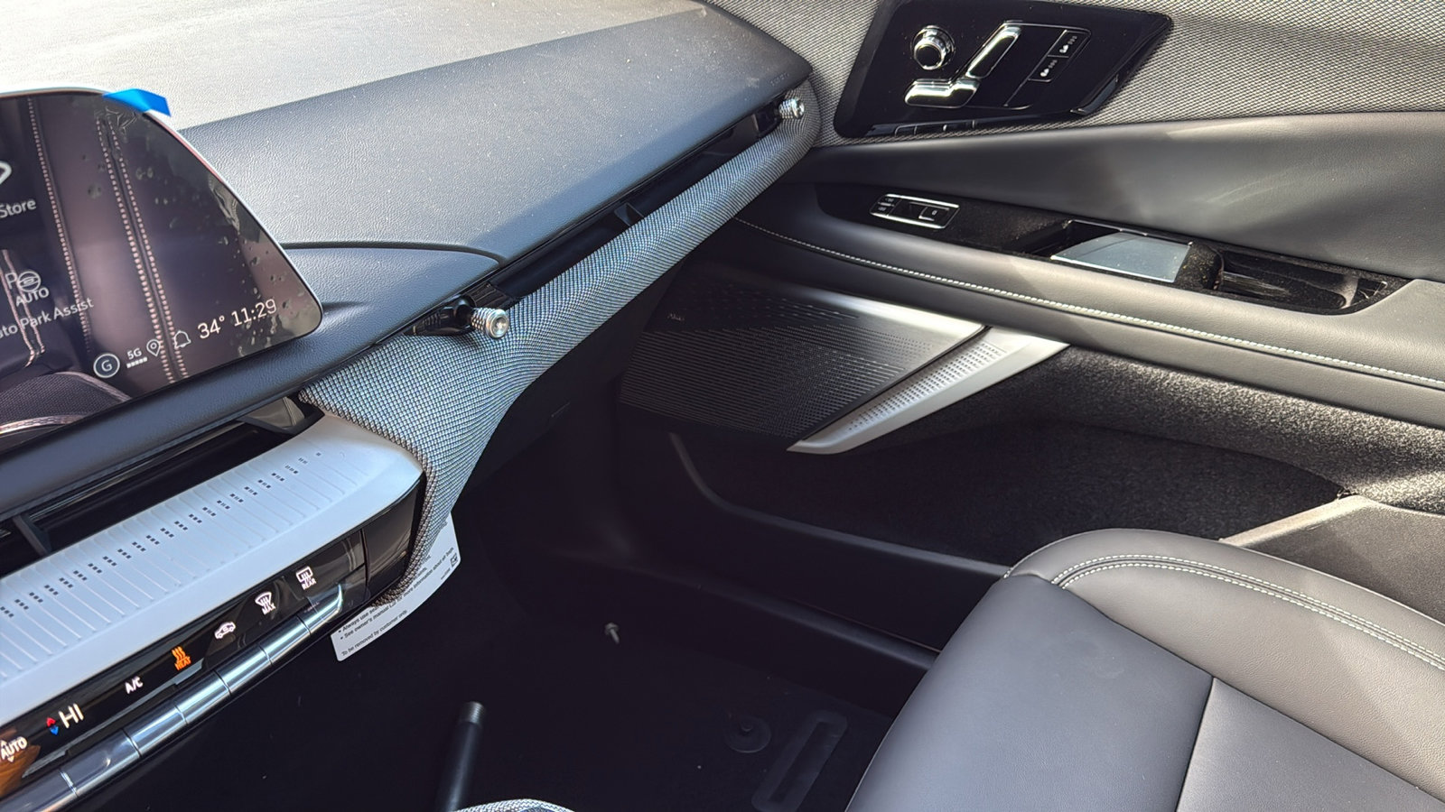 New 2026 Cadillac Optiq Luxury 1 image 23