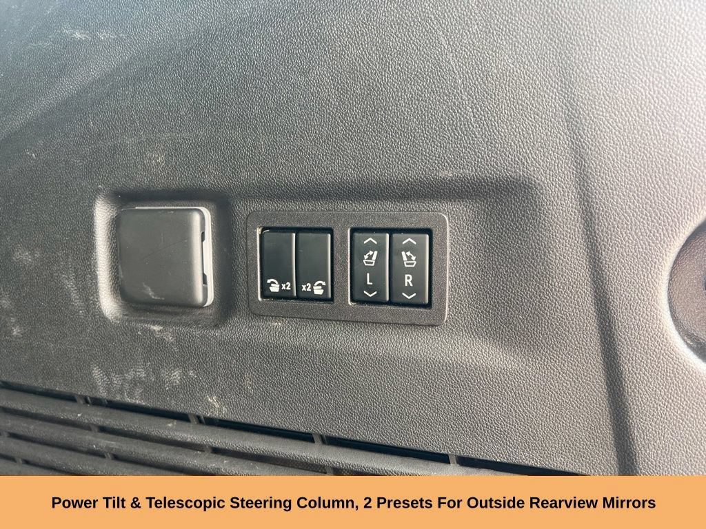 Used 2023 GMC Yukon XL AT4 w/ AT4 Premium Package AWD/4WD image 33
