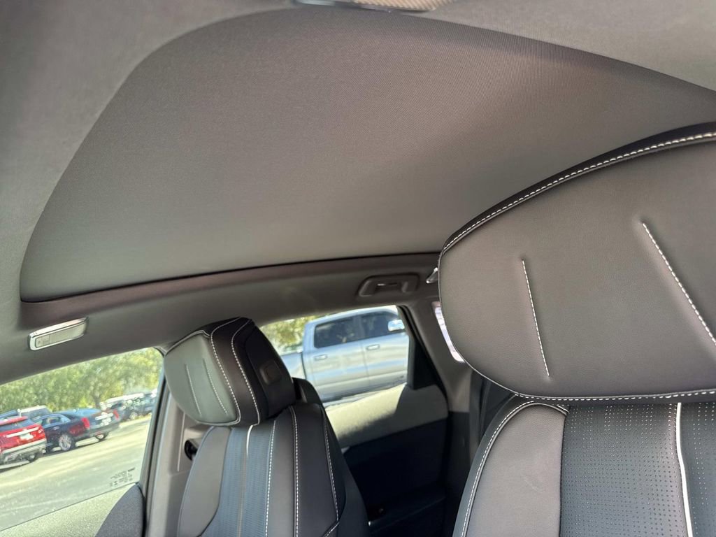 Certified 2025 Cadillac Optiq Sport 2 image 31