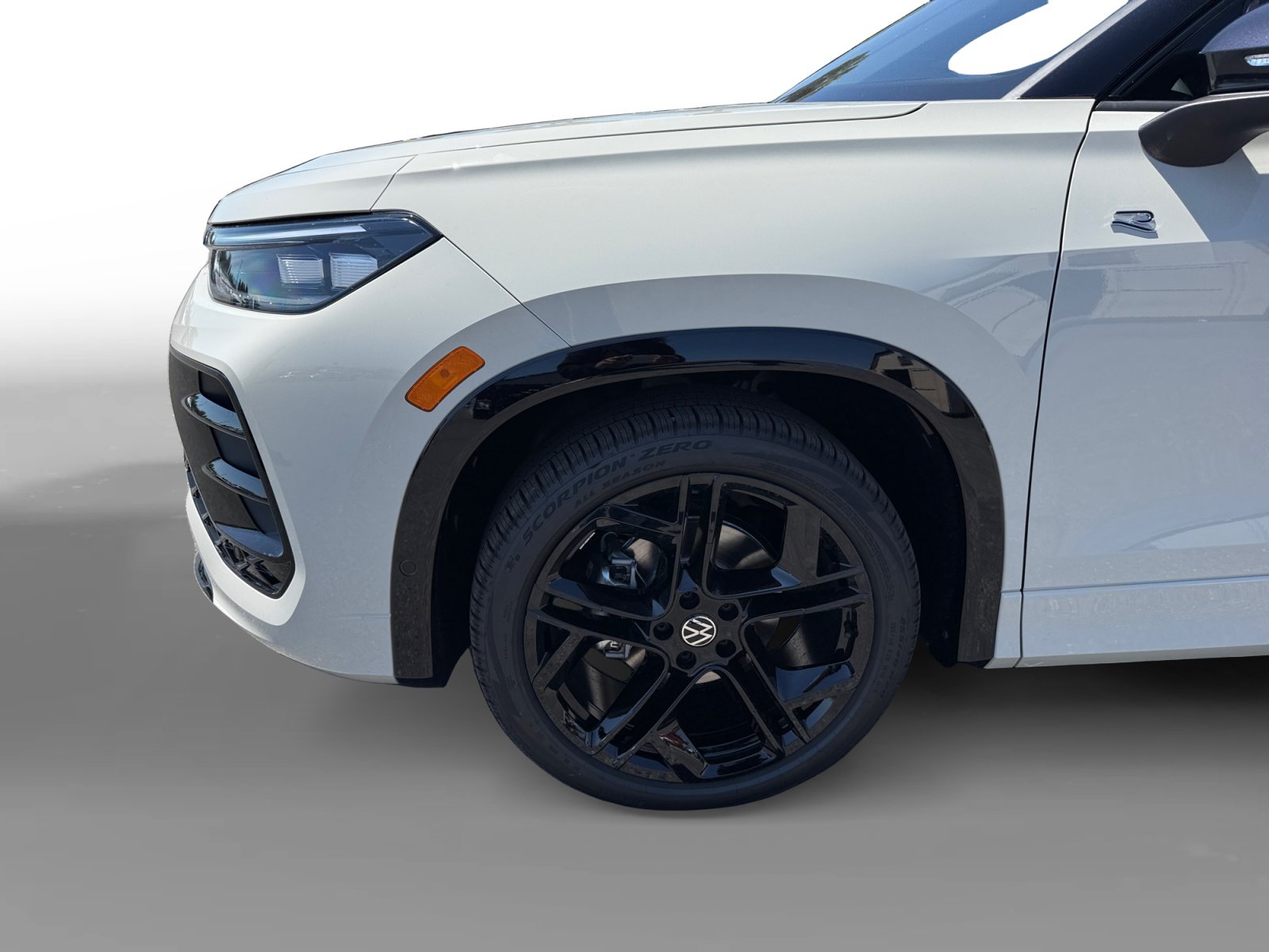New 2026 Volkswagen Tiguan SE R-Line FWD image 9