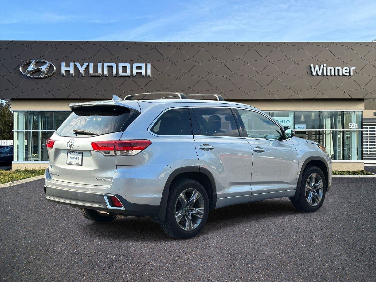 Used 2019 Toyota Highlander Limited Platinum AWD/4WD image 4