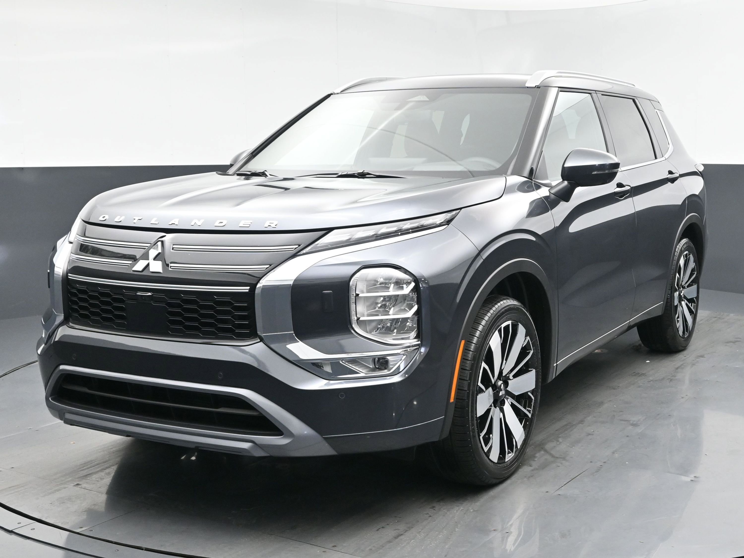 New 2025 Mitsubishi Outlander SEL image 1