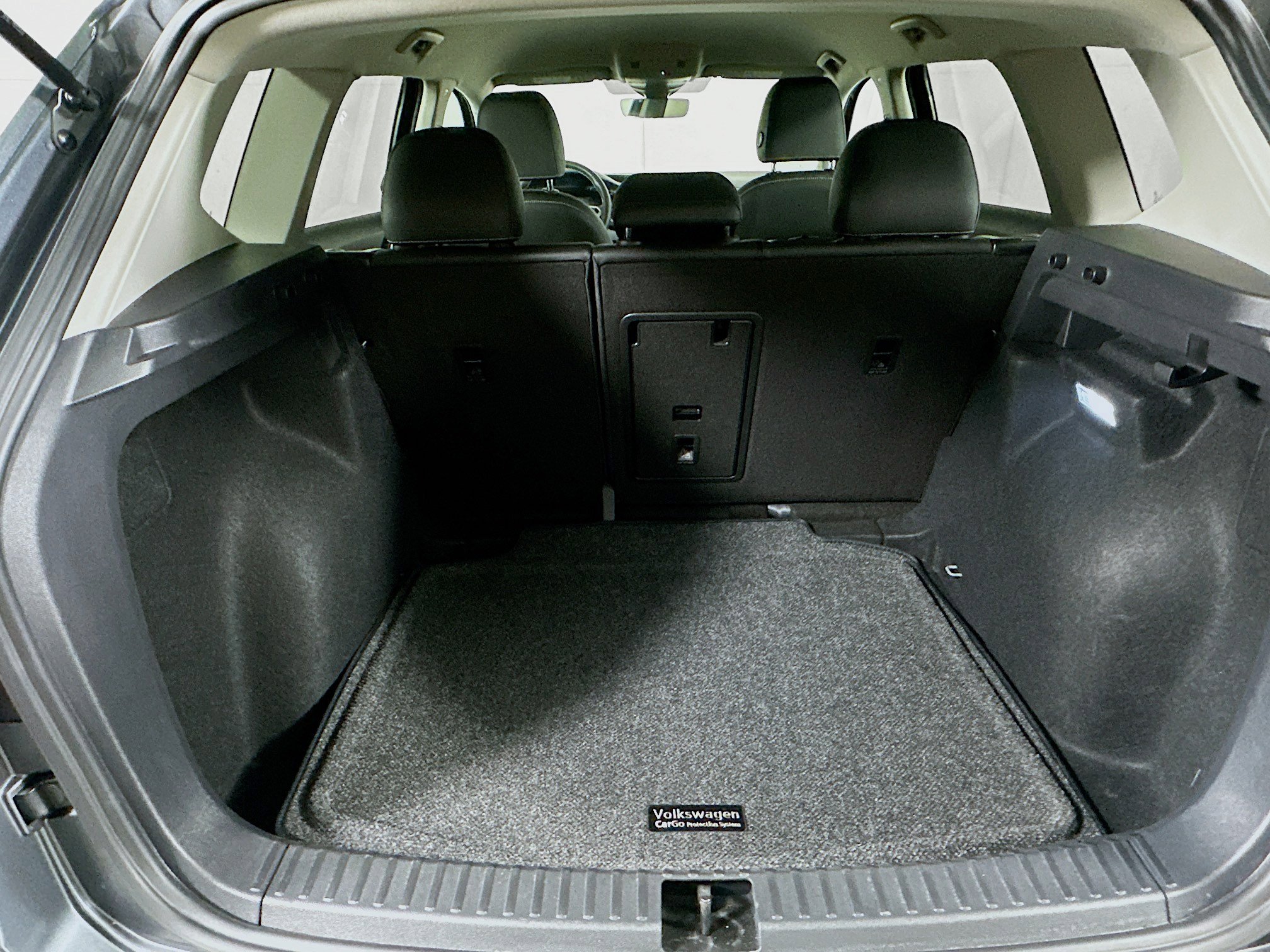 Used 2024 Volkswagen Taos SE w/ Black Wheel Package image 27