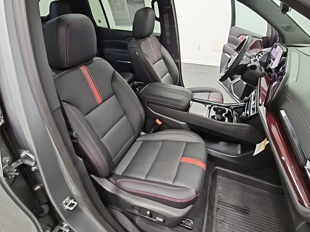 Used 2024 Chevrolet Traverse RS w/ LPO, Floor Liner Package image 44
