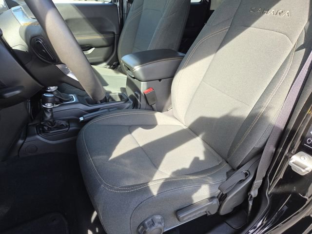 Used 2024 Jeep Wrangler Sahara image 31