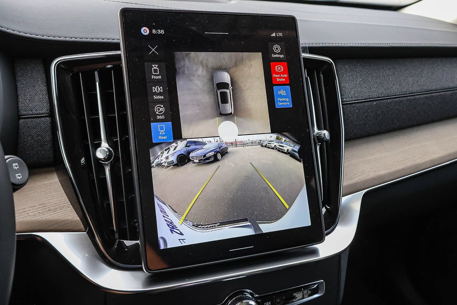 New 2027 Volvo XC90 B6 Plus AWD/4WD image 32