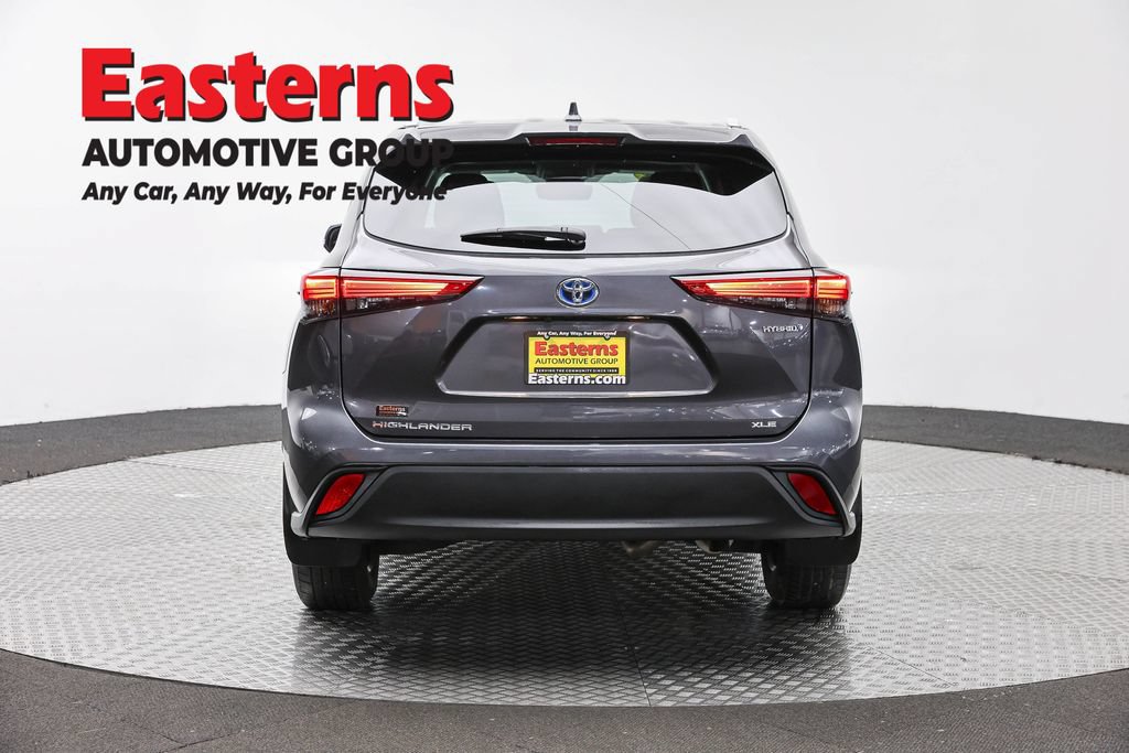 Used 2022 Toyota Highlander XLE AWD/4WD image 6