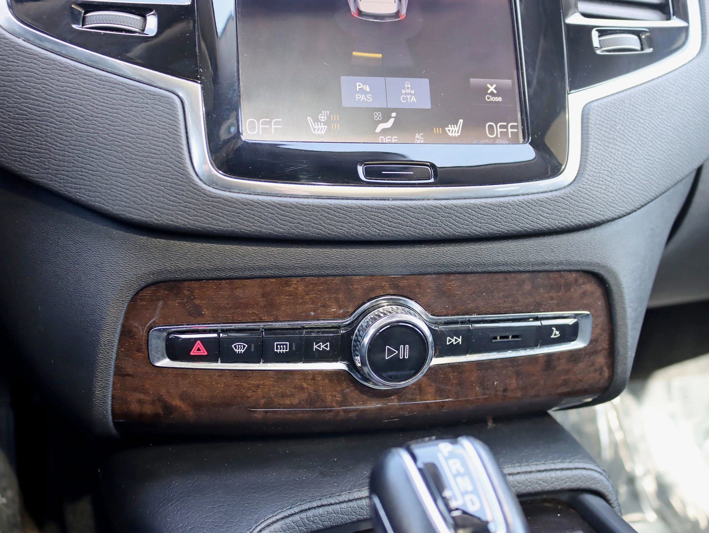 Used 2017 Volvo XC90 T6 Momentum w/ Vision Package image 28