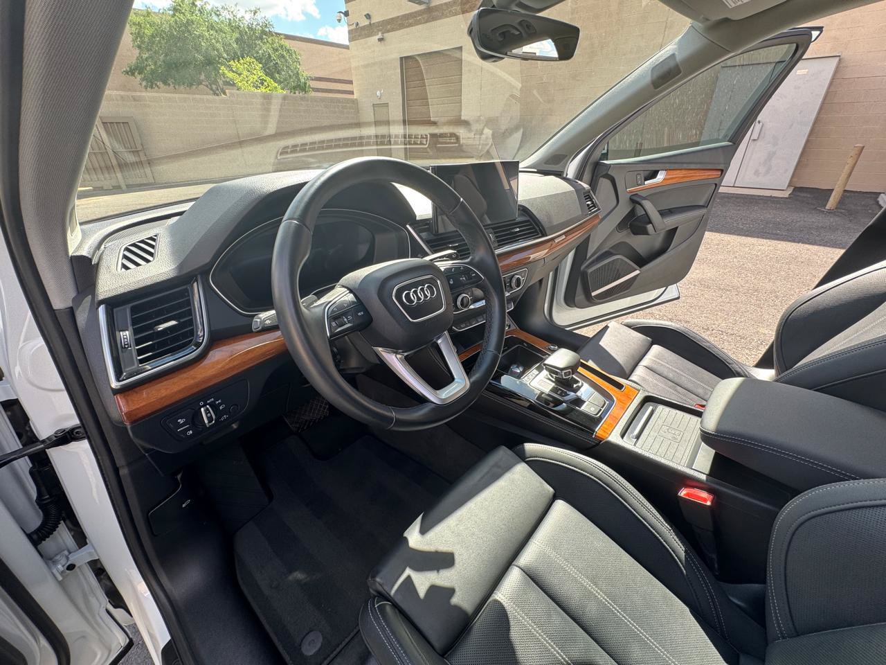 Used 2021 Audi Q5 e Premium Plus w/ Premium Plus Package AWD/4WD image 22