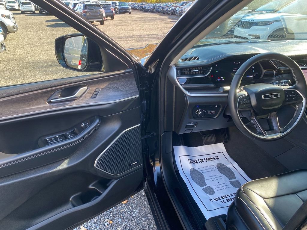 Used 2023 Jeep Grand Cherokee 4WD 4xe image 10