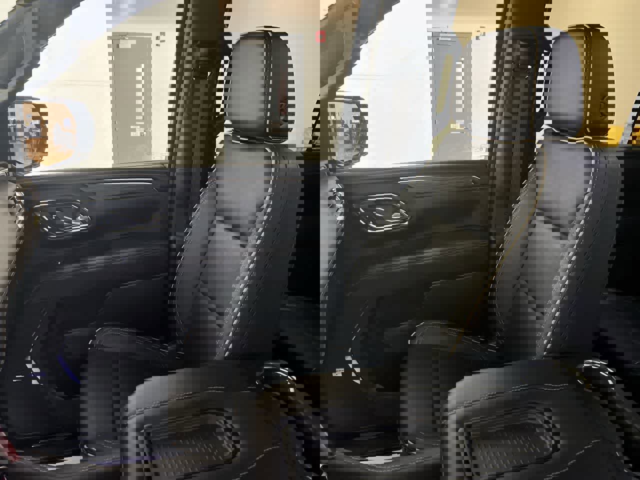 Used 2024 GMC Yukon XL SLT image 27