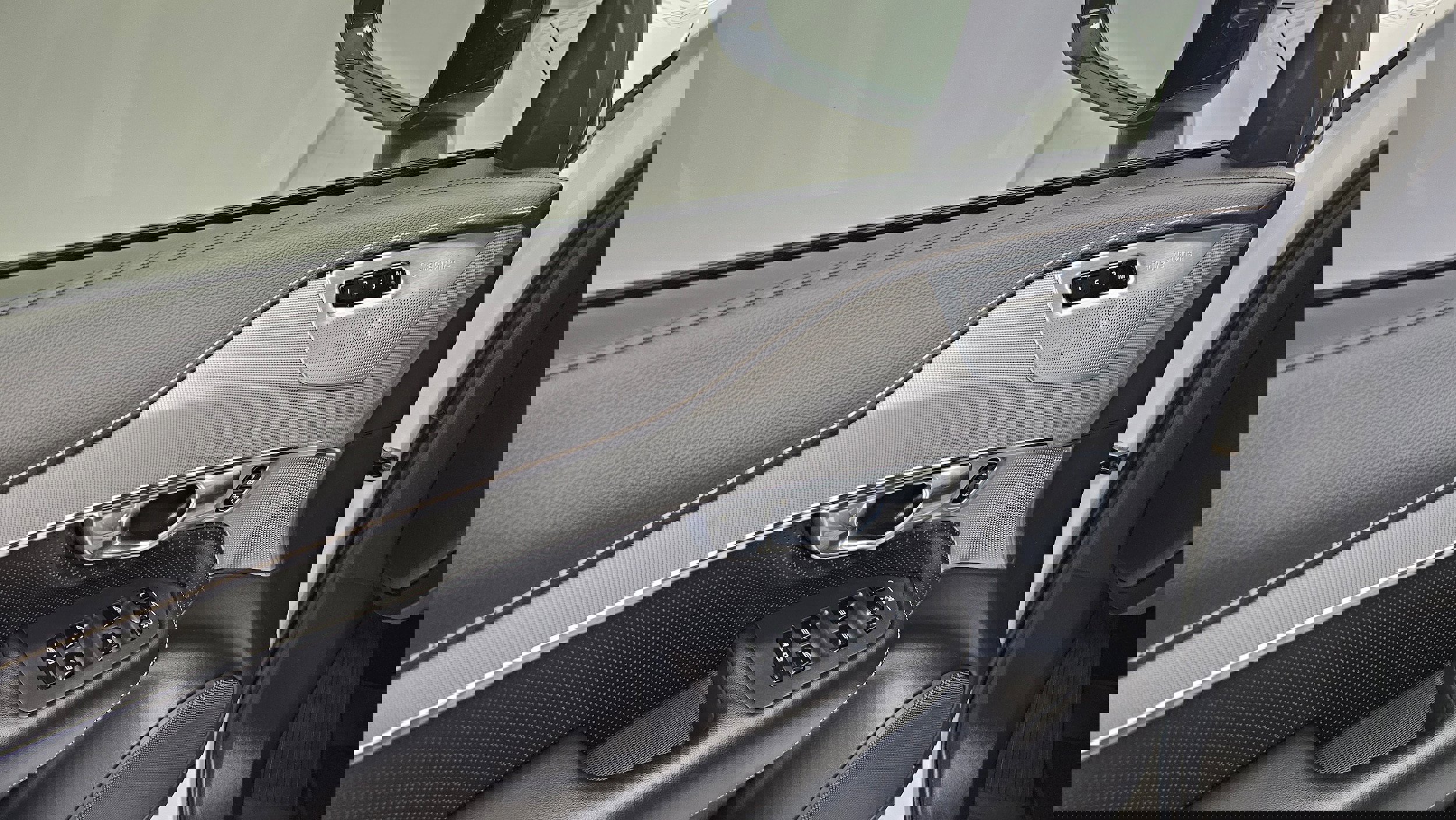 Certified 2022 Volvo XC90 T8 R-Design w/ Advanced Package image 21