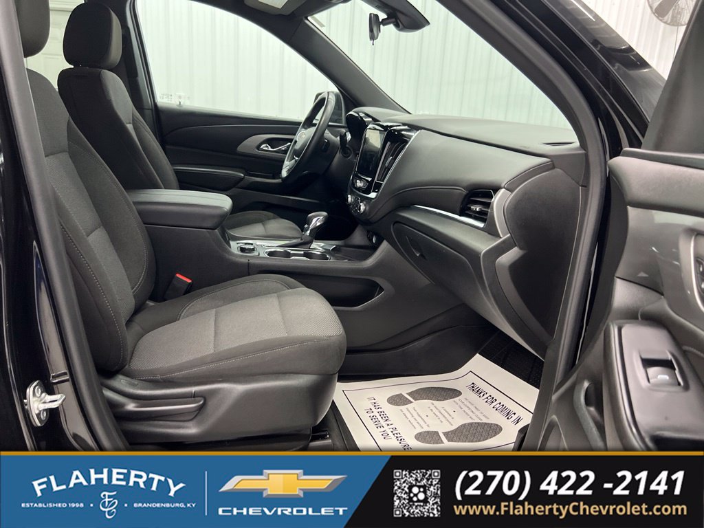 Used 2023 Chevrolet Traverse LT FWD image 15