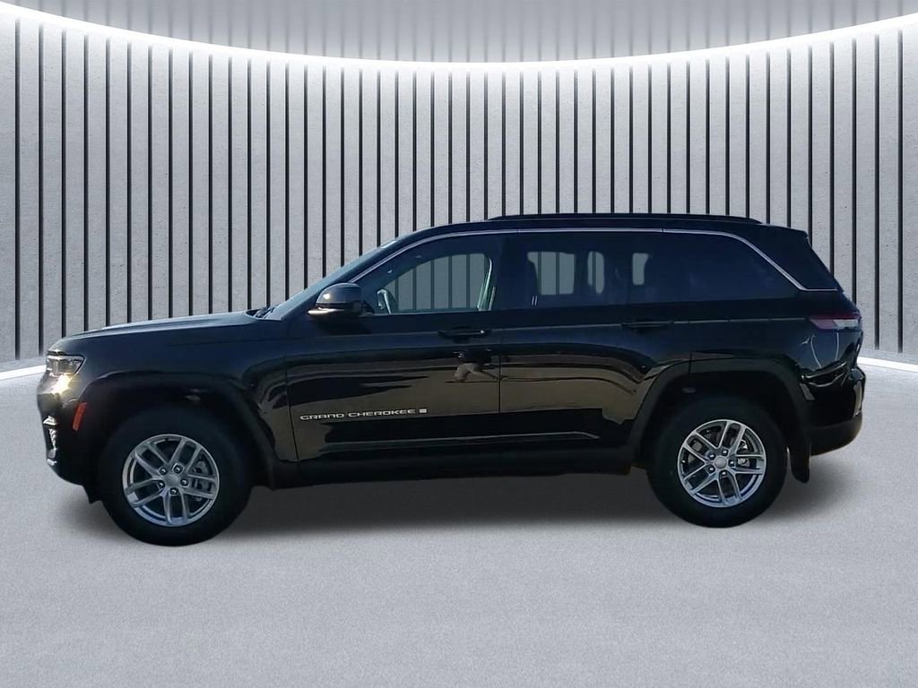 New 2025 Jeep Grand Cherokee Laredo X w/ Luxury Tech Group I AWD/4WD image 5