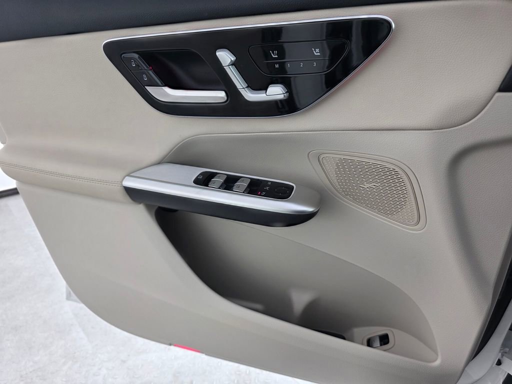 Certified 2025 Mercedes-Benz GLC 300 image 24