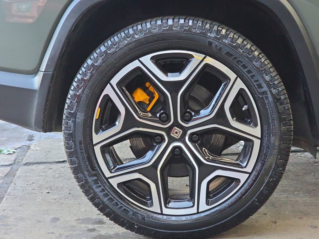 Used 2022 Rivian R1S Launch Edition image 16