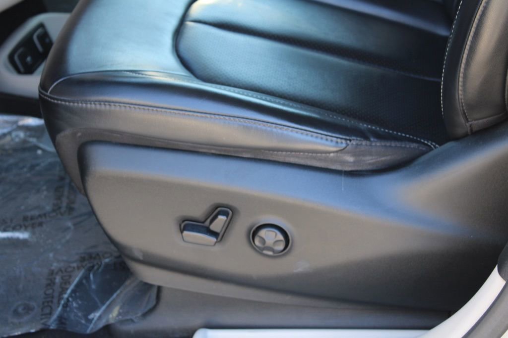 Used 2020 Chrysler Voyager Lxi image 17