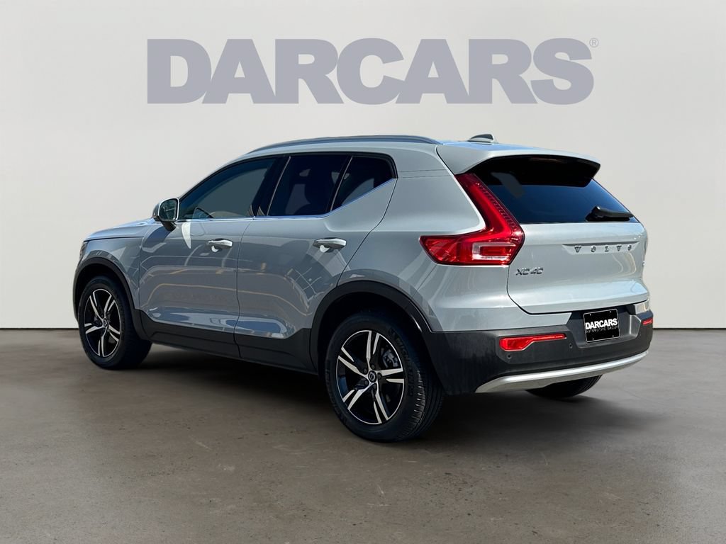 Used 2025 Volvo XC40 B5 Core AWD/4WD image 3
