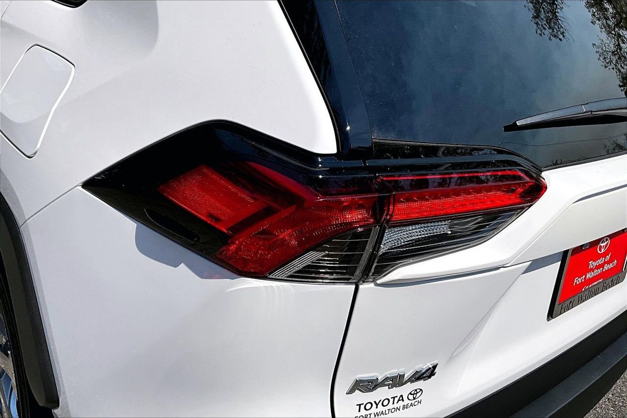 Used 2025 Toyota RAV4 XLE w/ Convenience Package image 20