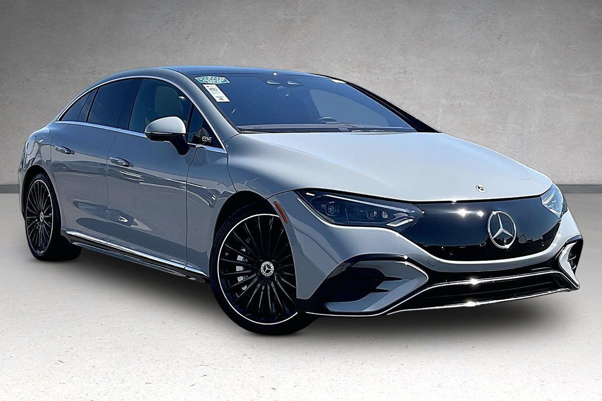 Used 2023 Mercedes-Benz EQE 500 4MATIC Sedan image 2