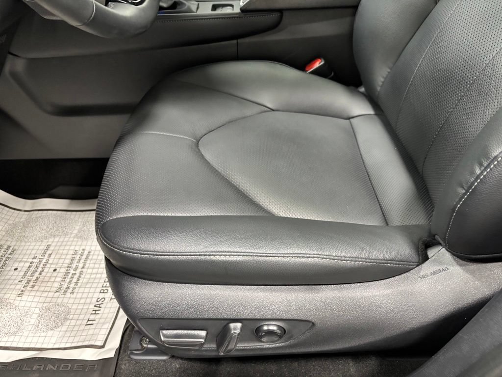 Used 2026 Toyota Grand Highlander AWD image 13