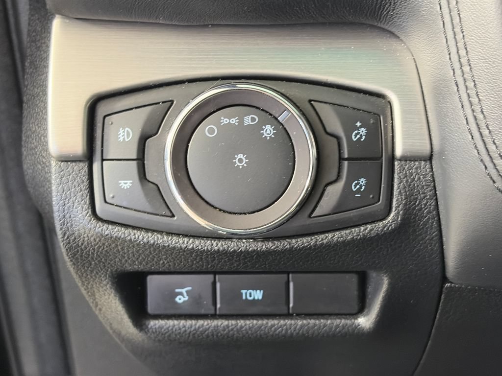 Used 2017 Ford Explorer Platinum AWD/4WD image 24