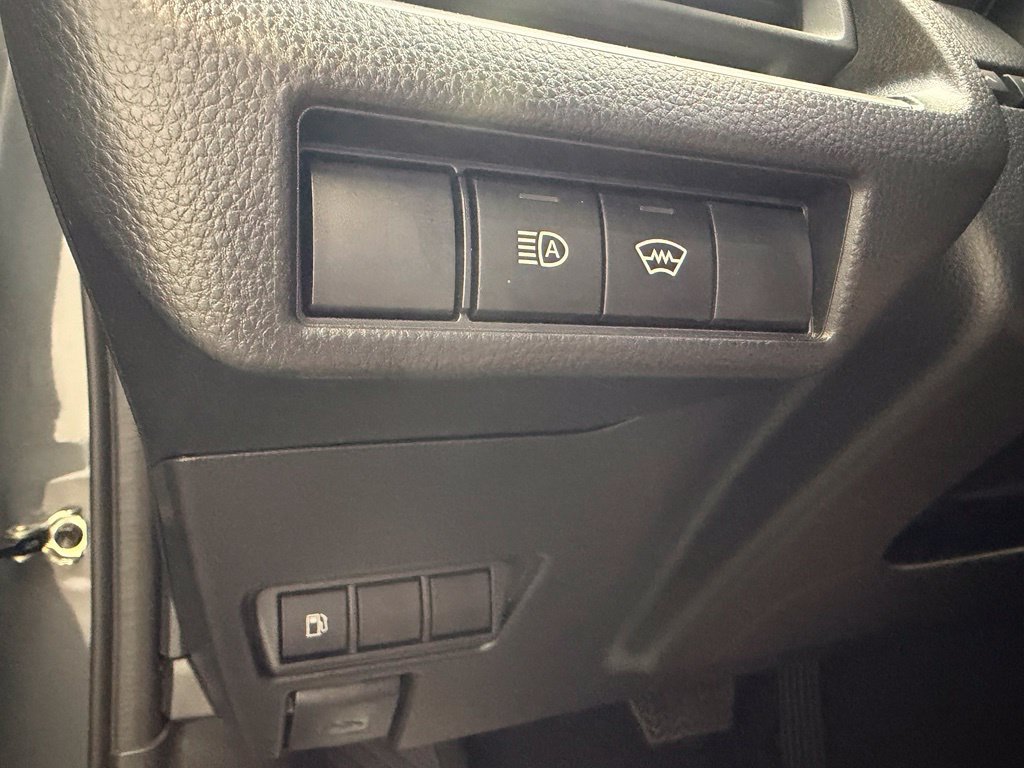 Used 2025 Toyota Prius LE FWD image 18