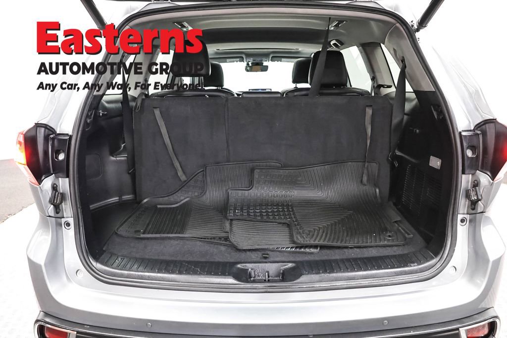 Used 2019 Toyota Highlander Limited w/ Carpet Mat Package (TMS) AWD/4WD image 9