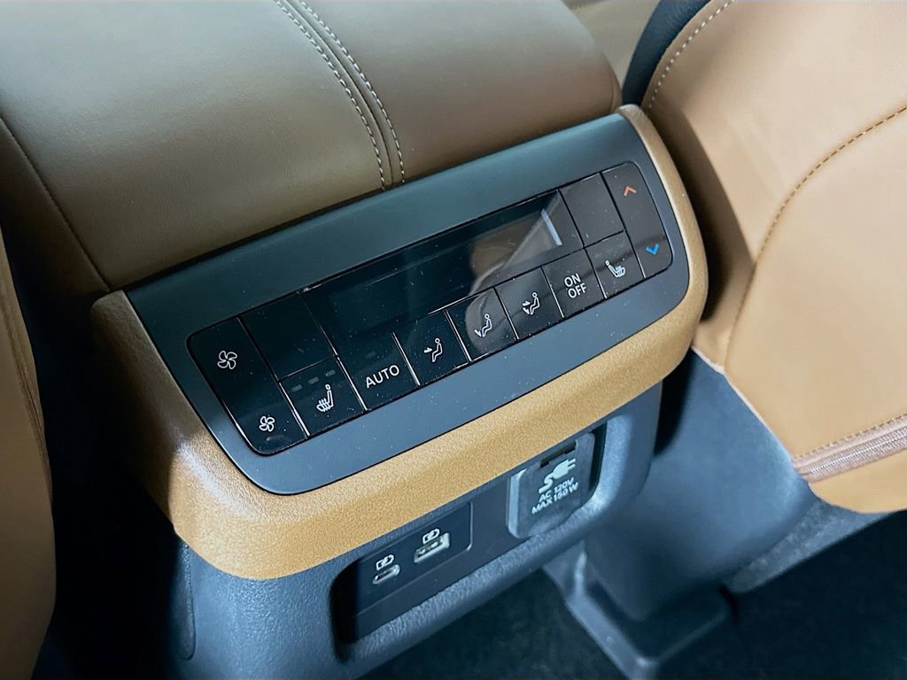 New 2025 Nissan Pathfinder Platinum w/ Black Appearance Package image 34