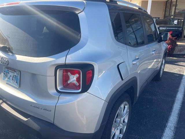 Used 2016 Jeep Renegade Limited image 16