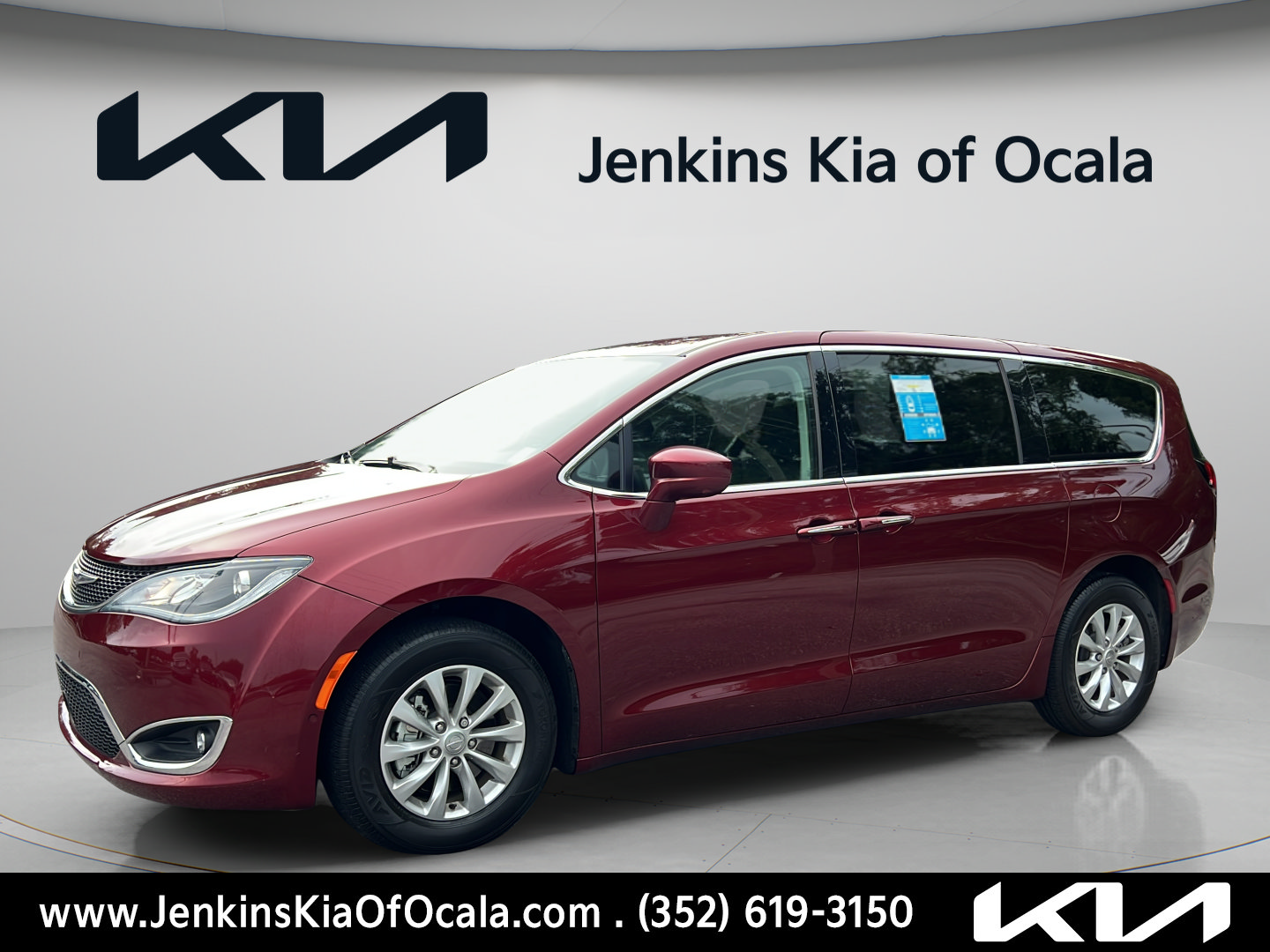 Used 2019 Chrysler Pacifica Touring Plus w/ Advanced Safetytec Group FWD image 7