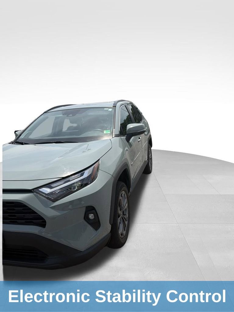 Used 2022 Toyota RAV4 XLE Premium AWD/4WD image 15