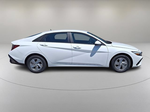 New 2026 Hyundai Elantra SE FWD image 8