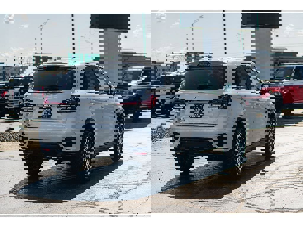 Used 2023 Mitsubishi Outlander Sport ES image 4