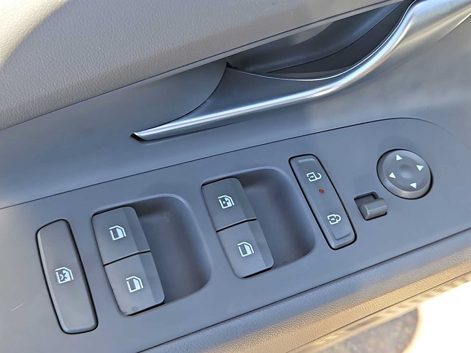 Certified 2025 Hyundai Elantra SEL FWD image 17