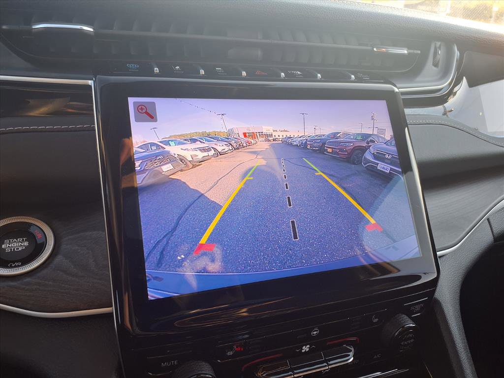 Used 2023 Jeep Grand Cherokee 4WD 4xe image 11