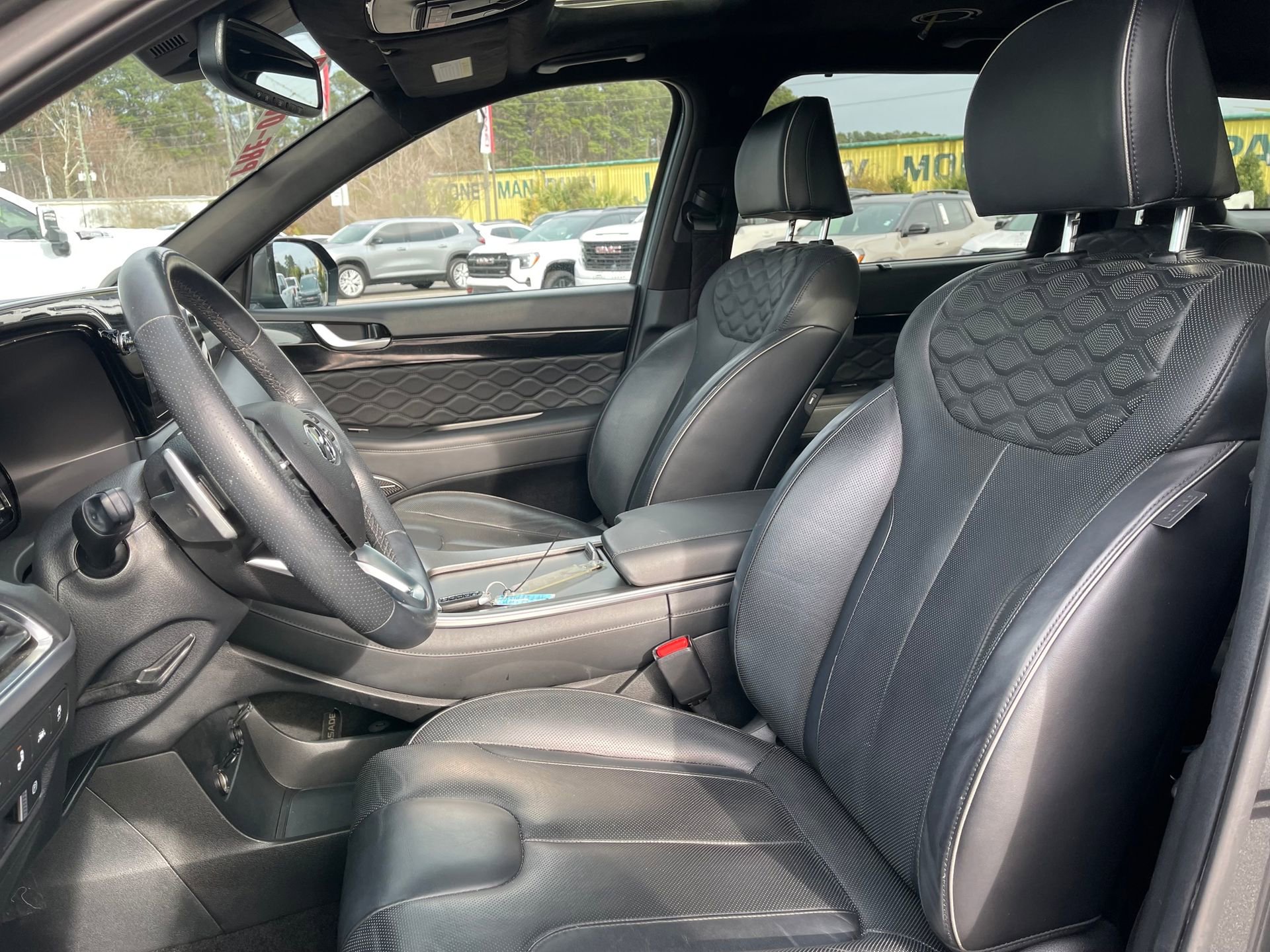 Used 2022 Hyundai Palisade Calligraphy image 13