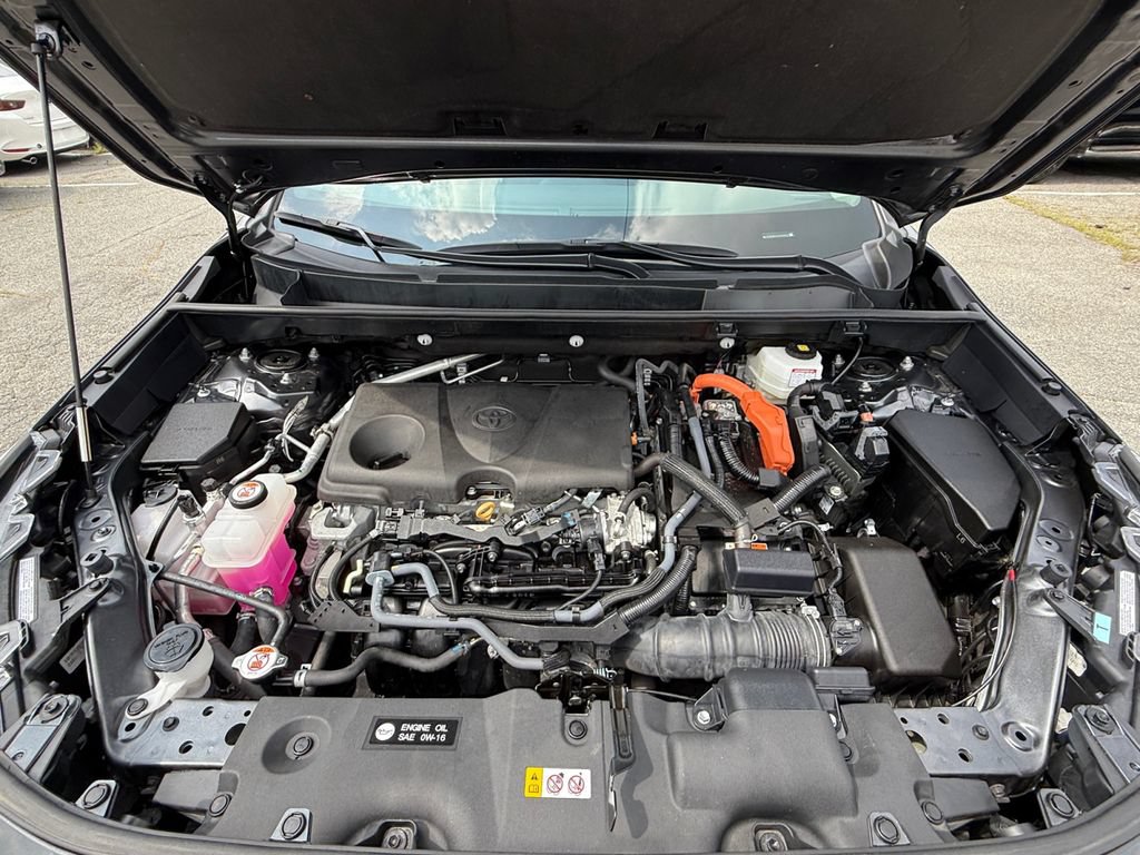 Used 2025 Toyota RAV4 XLE AWD/4WD image 25