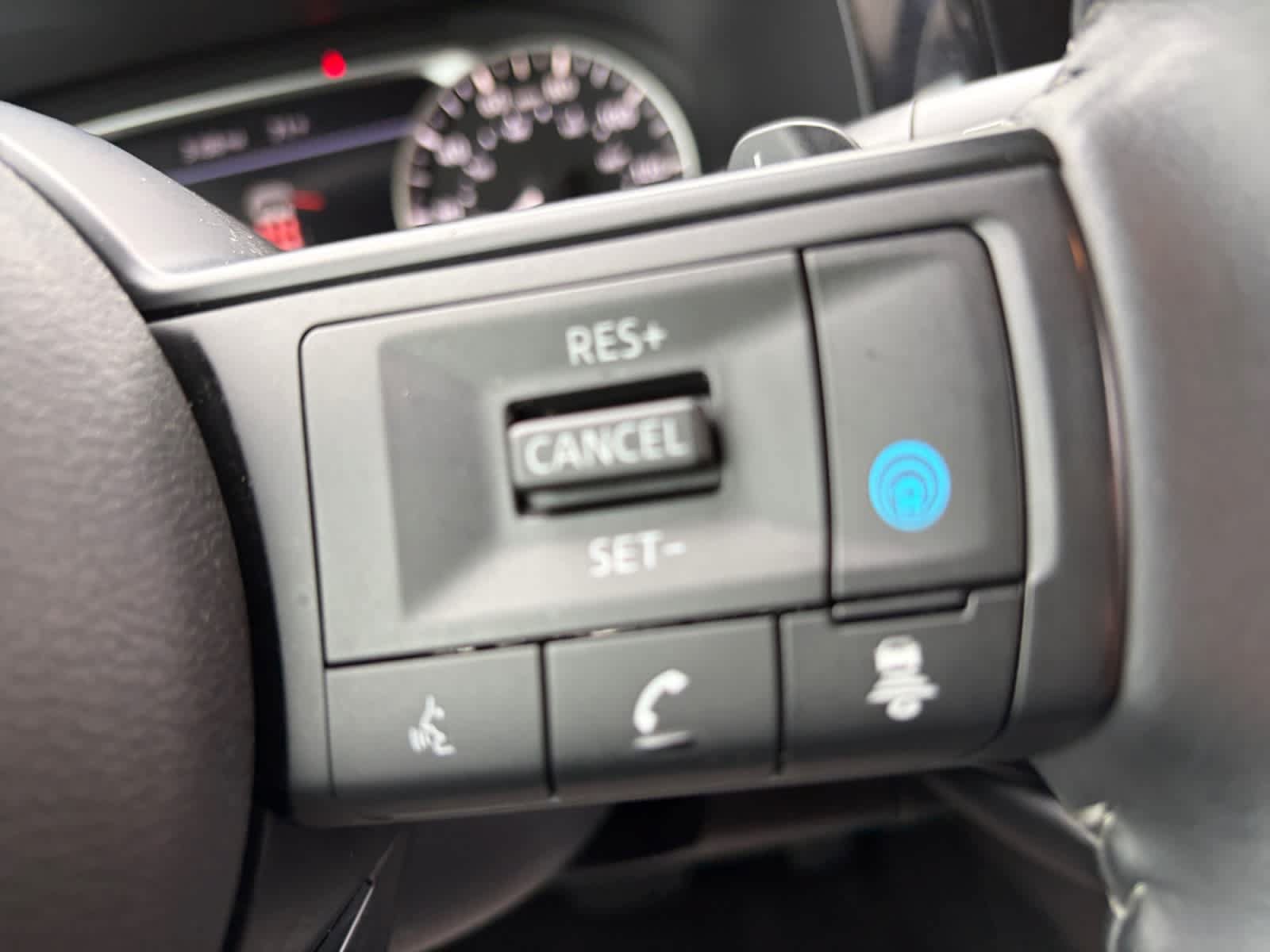 Used 2024 Nissan Pathfinder SV AWD/4WD image 34