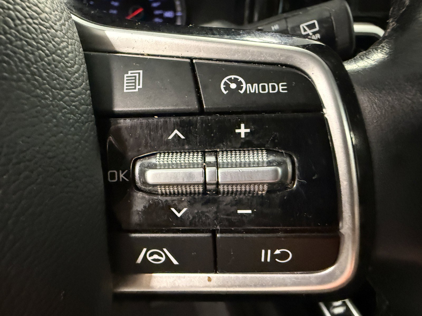 Used 2022 Kia Sorento S w/ Panoramic Sunroof Package FWD image 14