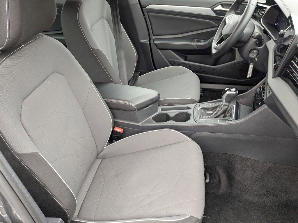 Used 2025 Volkswagen Jetta Sport image 35