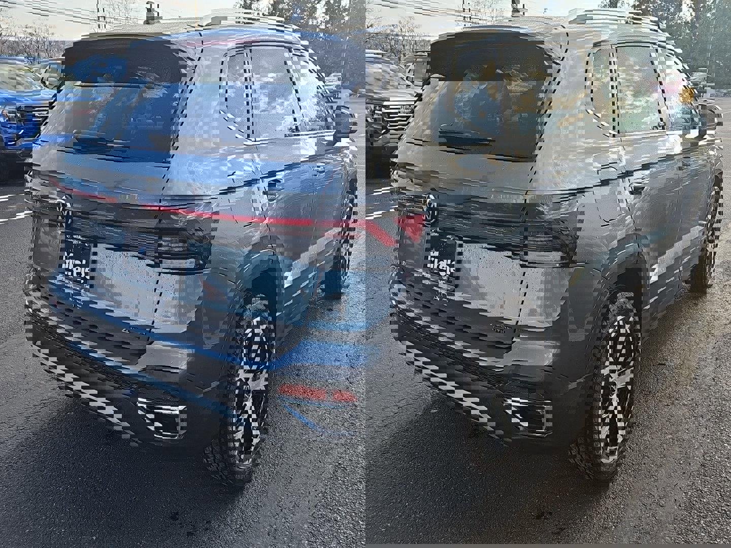 Used 2025 Volkswagen Taos SEL image 2