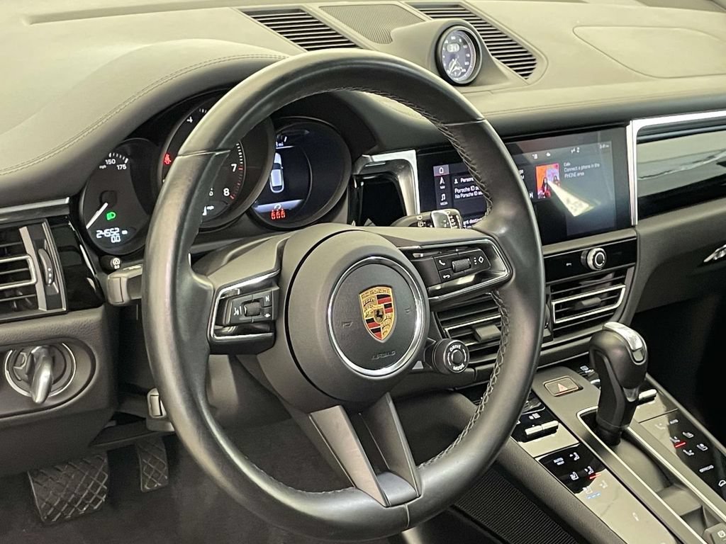 Certified 2023 Porsche Macan AWD/4WD image 4