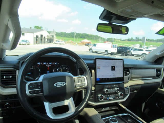 Used 2024 Ford Expedition Limited image 7